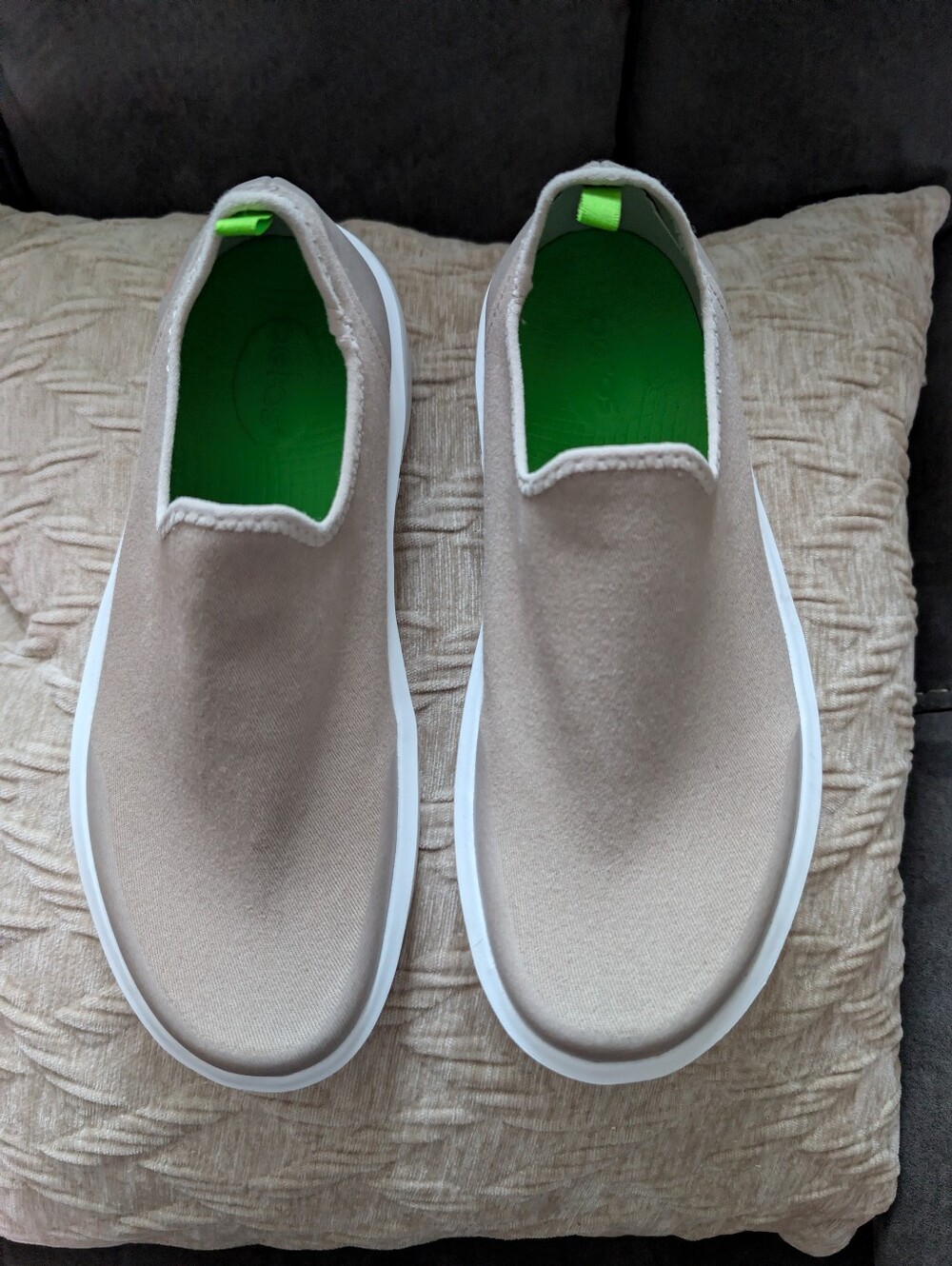 OOFOS Women's OOmg eeZee Low Shoe - White Taupe Size: 9.5